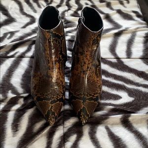 final bootie jeffrey campbell